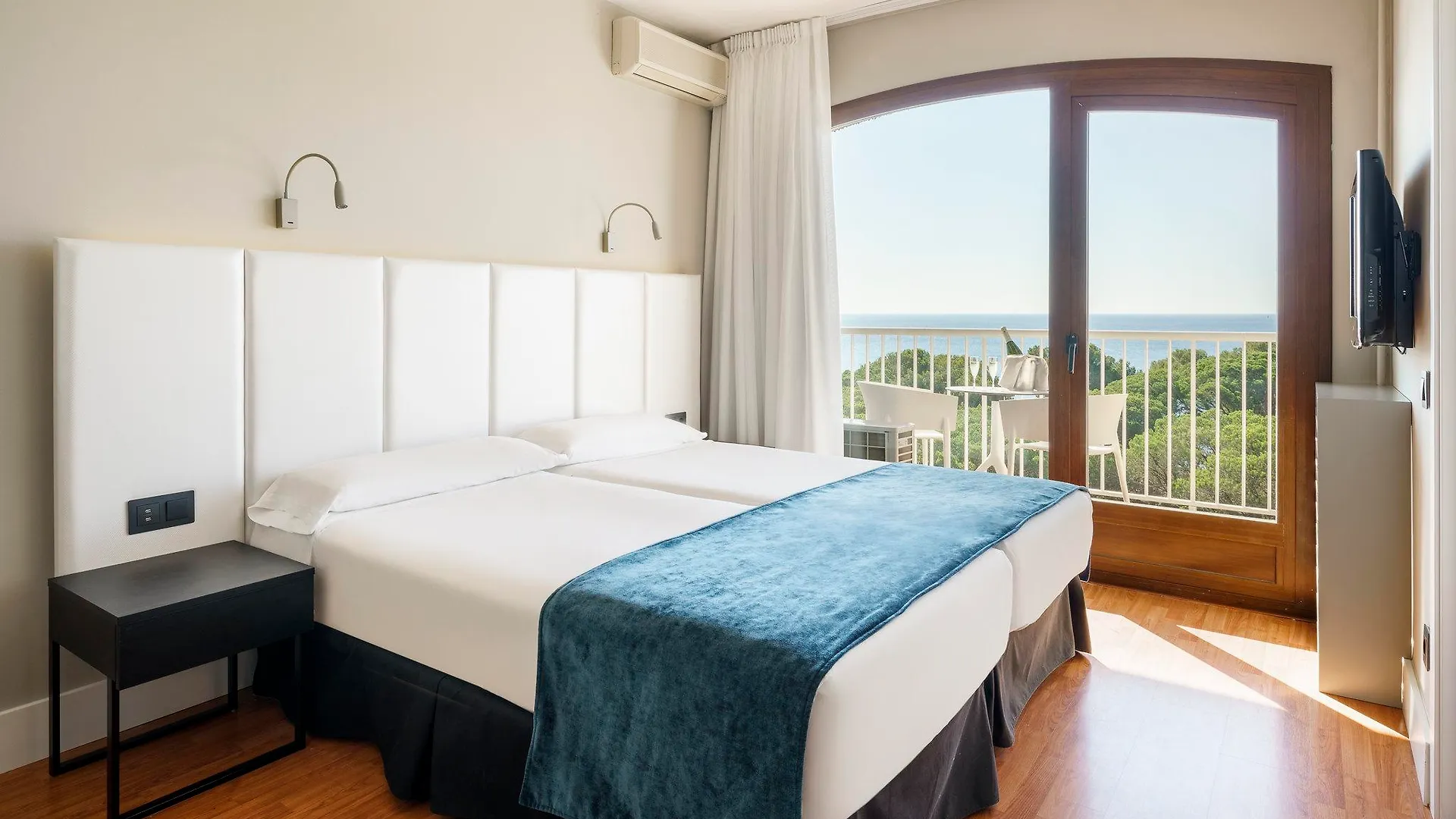 ****  Hotel Ilunion Caleta Park Sant Feliu de Guíxols España